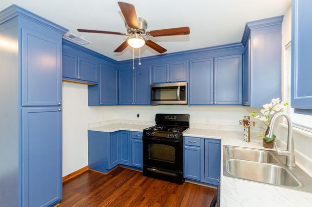 1007 Earley Street, Sweeny, TX 77480