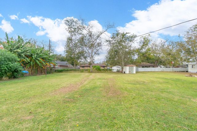 1007 Earley Street, Sweeny, TX 77480