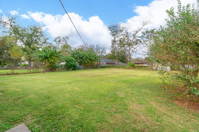 1007 Earley Street, Sweeny, TX 77480