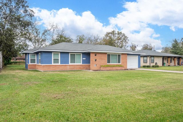 1007 Earley Street, Sweeny, TX 77480