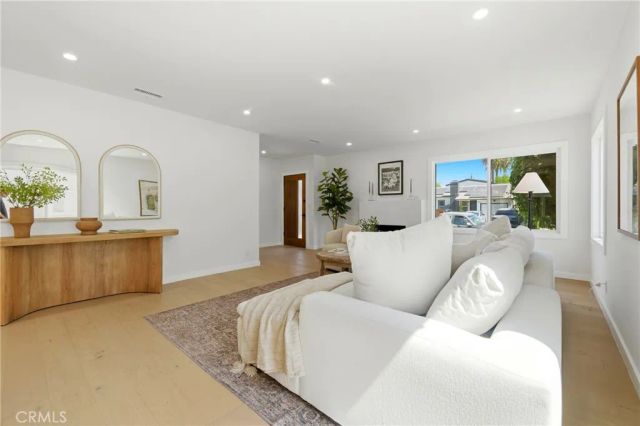 2563 S Bentley, Los Angeles, CA 90064