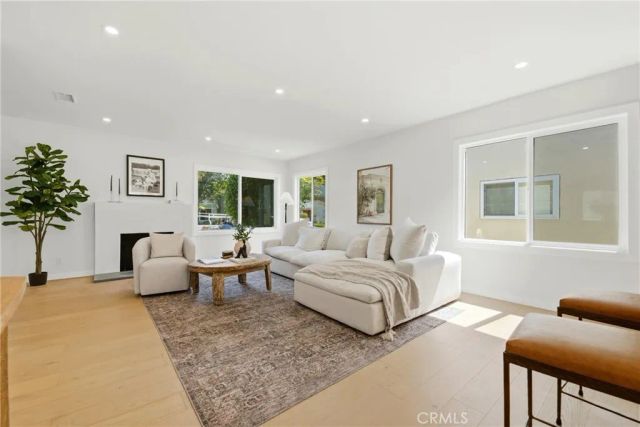 2563 S Bentley, Los Angeles, CA 90064