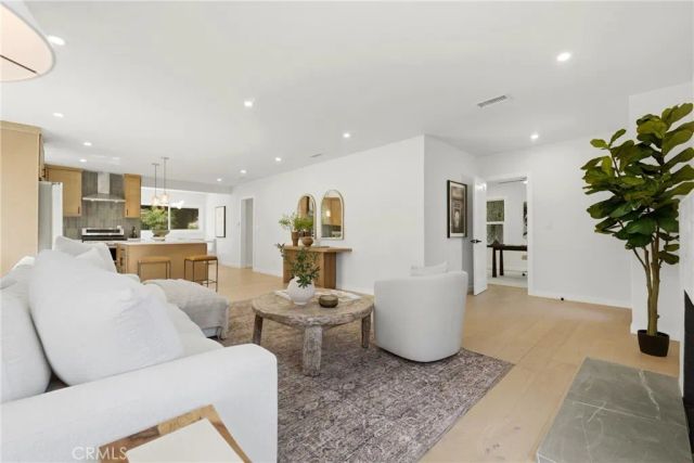 2563 S Bentley, Los Angeles, CA 90064