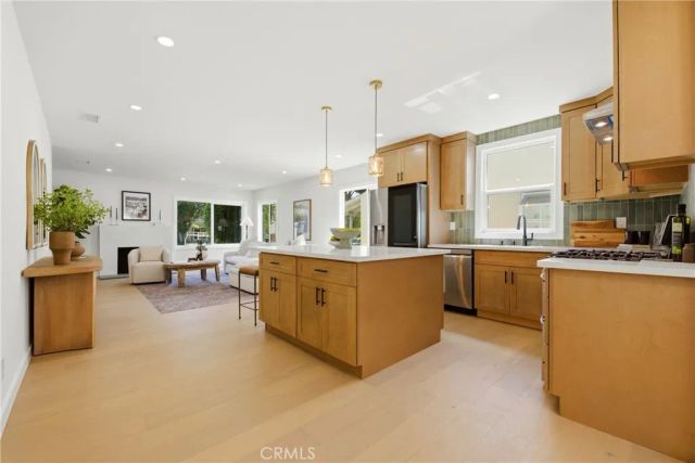 2563 S Bentley, Los Angeles, CA 90064