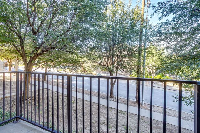 2800 Sandage Avenue 105, Fort Worth, TX 76109