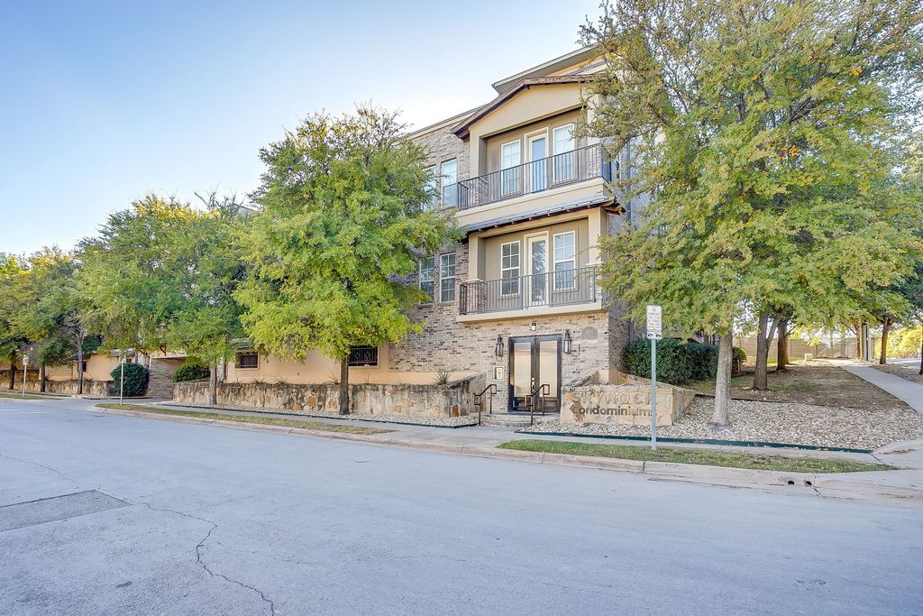 2800 Sandage Avenue 105, Fort Worth, TX 76109