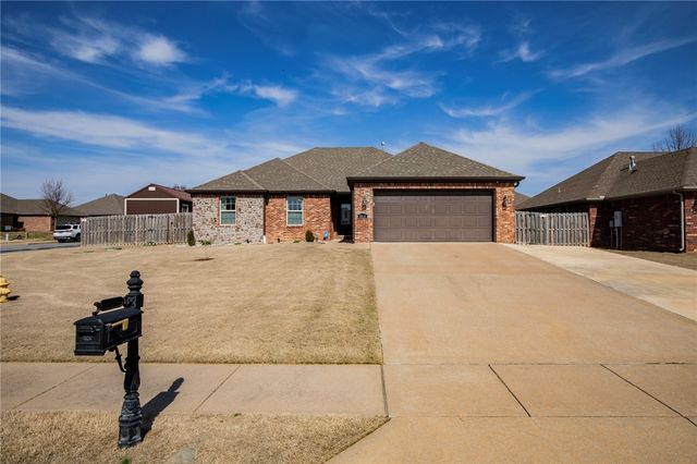 2014 Price Avenue, Lowell, AR 72745