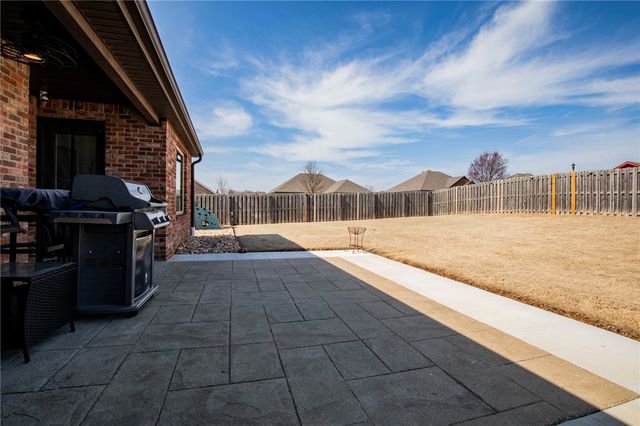 2014 Price Avenue, Lowell, AR 72745