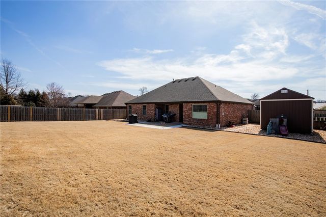 2014 Price Avenue, Lowell, AR 72745