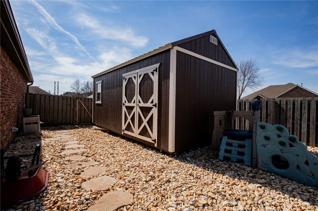 2014 Price Avenue, Lowell, AR 72745