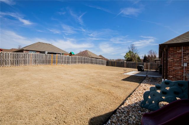 2014 Price Avenue, Lowell, AR 72745