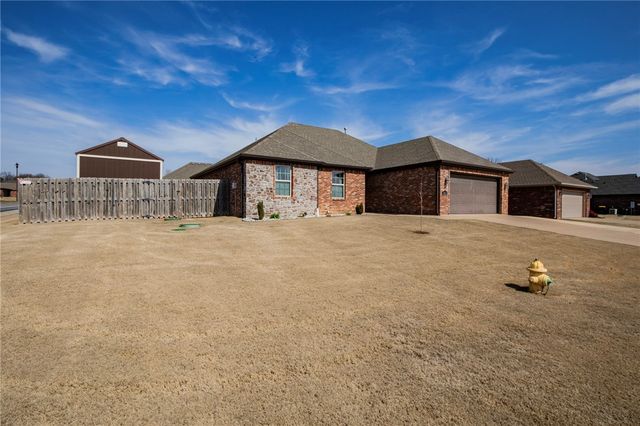 2014 Price Avenue, Lowell, AR 72745