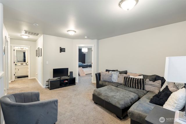 20119 Weston Court SW, Centralia, WA 98531