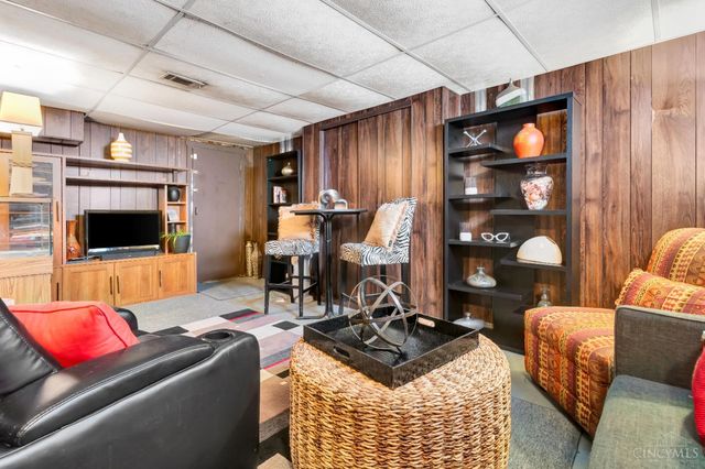 6110 Graceland Avenue, Golf Manor, OH 45237