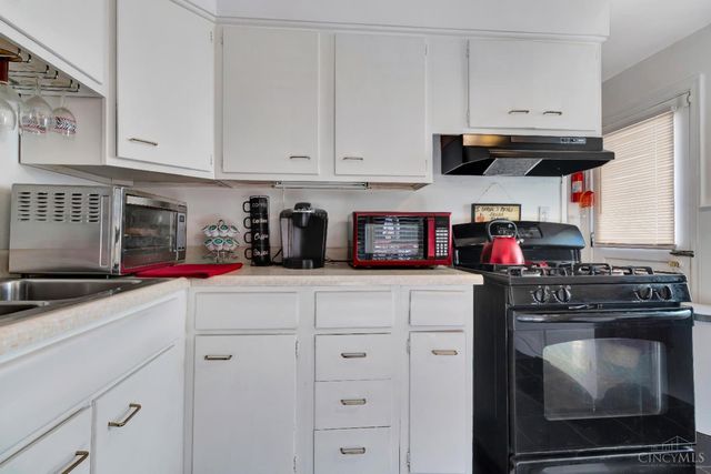 6110 Graceland Avenue, Golf Manor, OH 45237