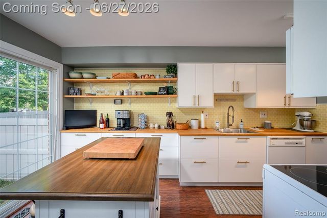 42174 Roscommon Street, Northville, MI 48167