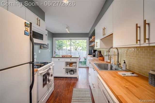 42174 Roscommon Street, Northville, MI 48167