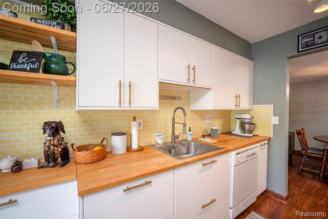 42174 Roscommon Street, Northville, MI 48167