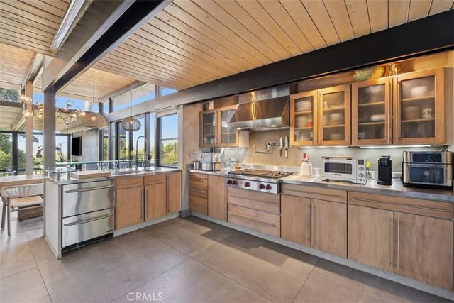 21090 Rios Street, Woodland Hills, CA 91364