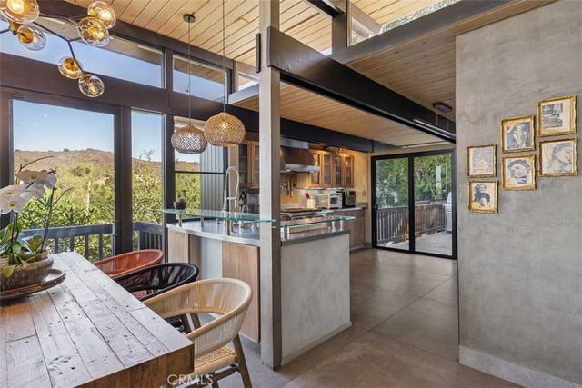 21090 Rios Street, Woodland Hills, CA 91364