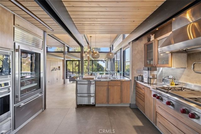 21090 Rios Street, Woodland Hills, CA 91364