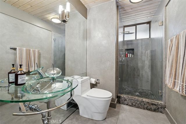 21090 Rios Street, Woodland Hills, CA 91364
