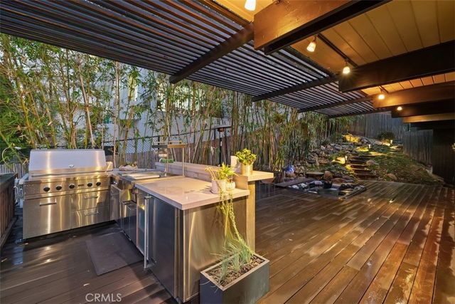 21090 Rios Street, Woodland Hills, CA 91364