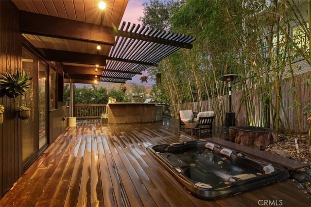 21090 Rios Street, Woodland Hills, CA 91364
