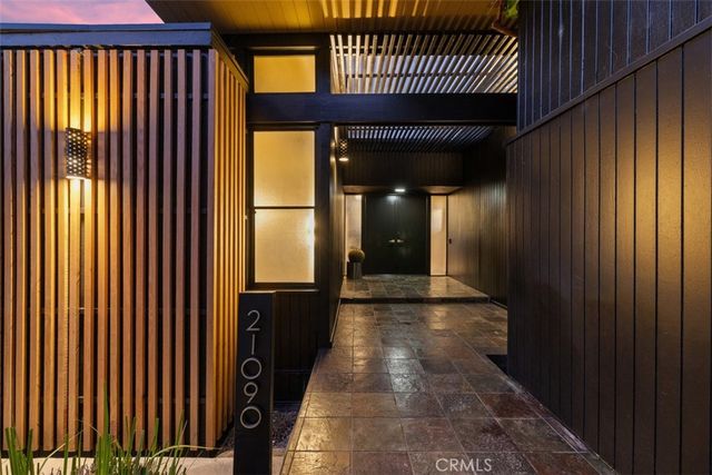 21090 Rios Street, Woodland Hills, CA 91364