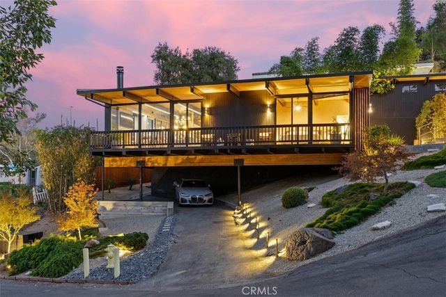21090 Rios Street, Woodland Hills, CA 91364