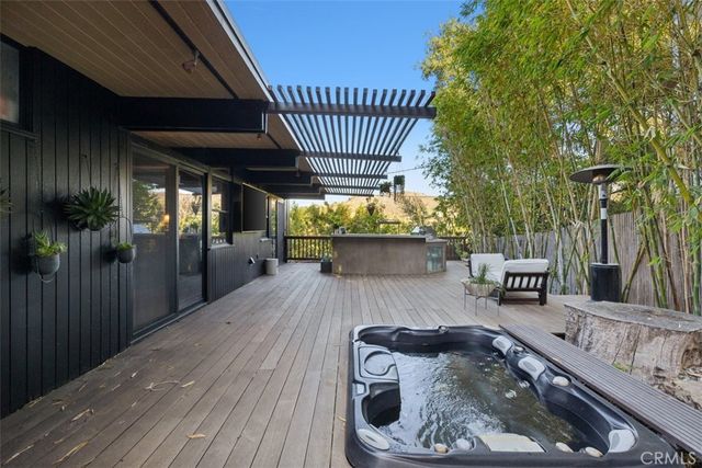 21090 Rios Street, Woodland Hills, CA 91364