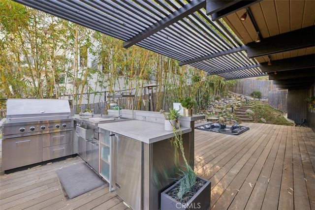 21090 Rios Street, Woodland Hills, CA 91364