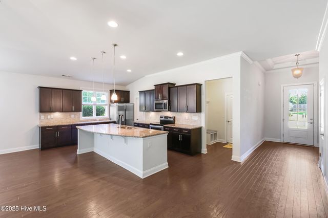 724 Coniston Drive SE, Leland, NC 28451