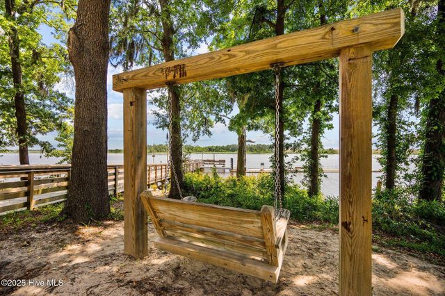 724 Coniston Drive SE, Leland, NC 28451