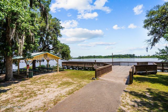 724 Coniston Drive SE, Leland, NC 28451