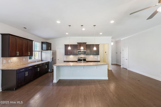 724 Coniston Drive SE, Leland, NC 28451