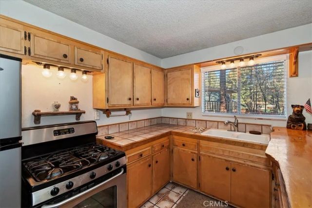 676 Pine Lane, Sugarloaf, CA 92386