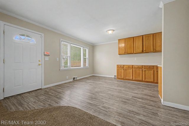 5635 Westpoint Street, Dearborn Heights, MI 48125