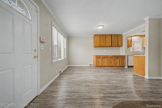 5635 Westpoint Street, Dearborn Heights, MI 48125