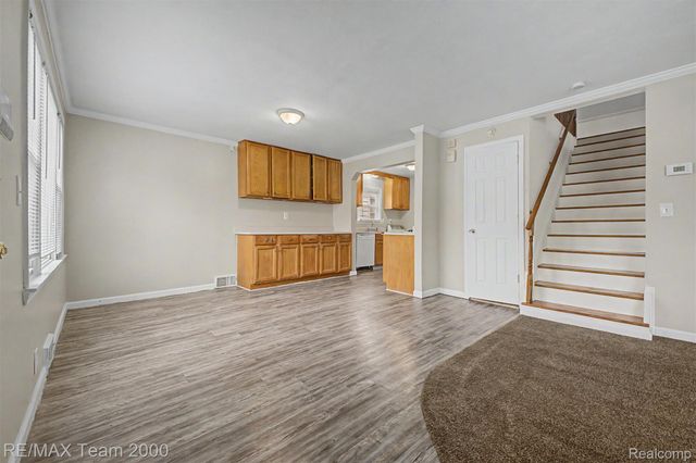 5635 Westpoint Street, Dearborn Heights, MI 48125