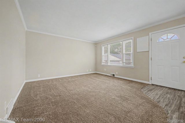 5635 Westpoint Street, Dearborn Heights, MI 48125