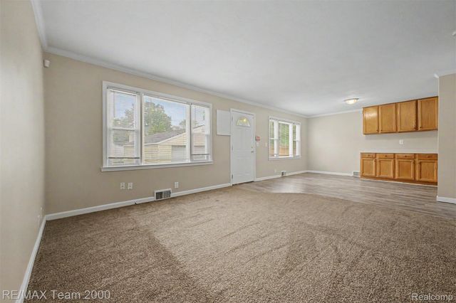 5635 Westpoint Street, Dearborn Heights, MI 48125