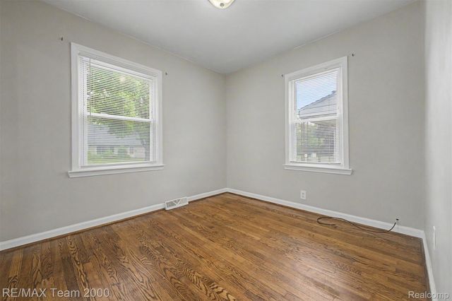 5635 Westpoint Street, Dearborn Heights, MI 48125