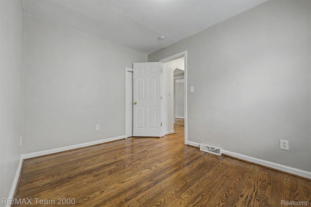 5635 Westpoint Street, Dearborn Heights, MI 48125