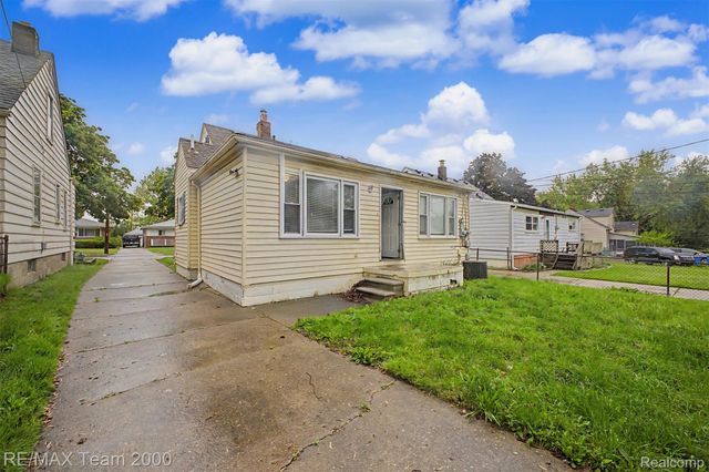 5635 Westpoint Street, Dearborn Heights, MI 48125