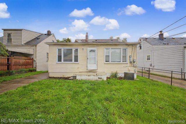 5635 Westpoint Street, Dearborn Heights, MI 48125