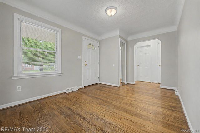 5635 Westpoint Street, Dearborn Heights, MI 48125