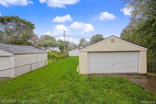 5635 Westpoint Street, Dearborn Heights, MI 48125