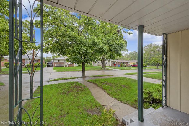 5635 Westpoint Street, Dearborn Heights, MI 48125