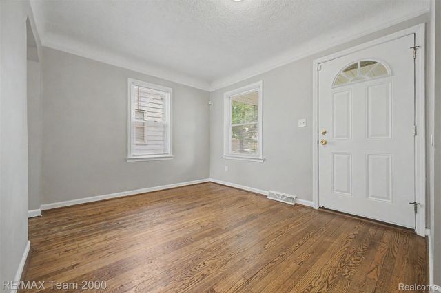 5635 Westpoint Street, Dearborn Heights, MI 48125
